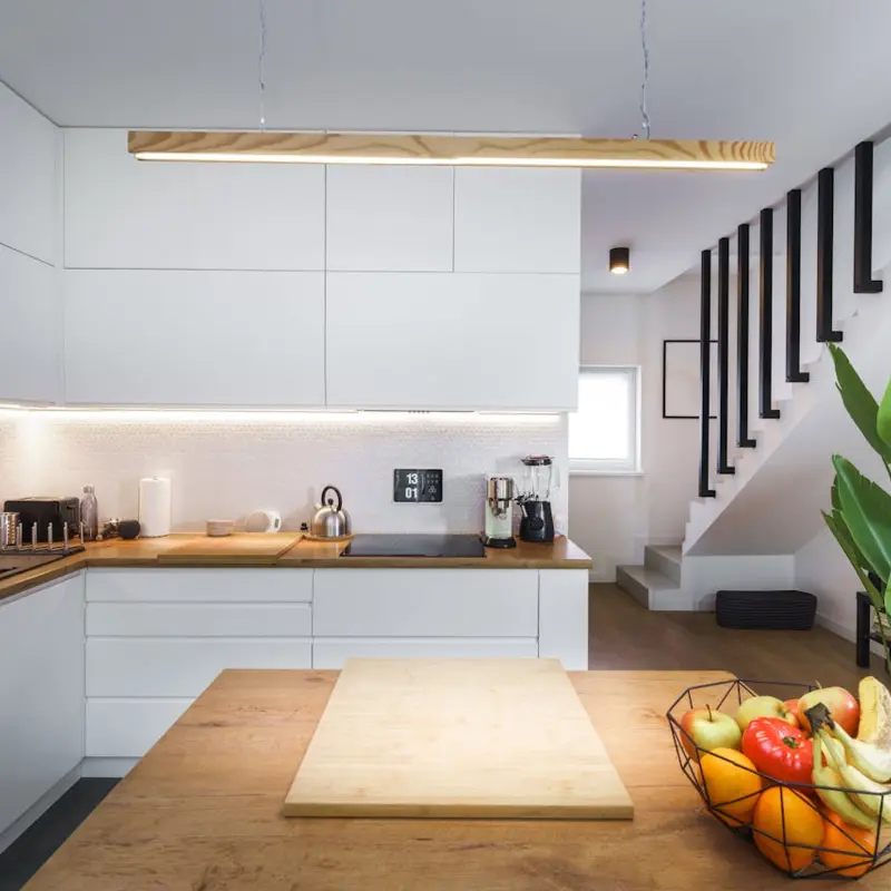 Montaż frontów IKEA BESTA na ścianie – co warto wiedzieć przed instalacją?