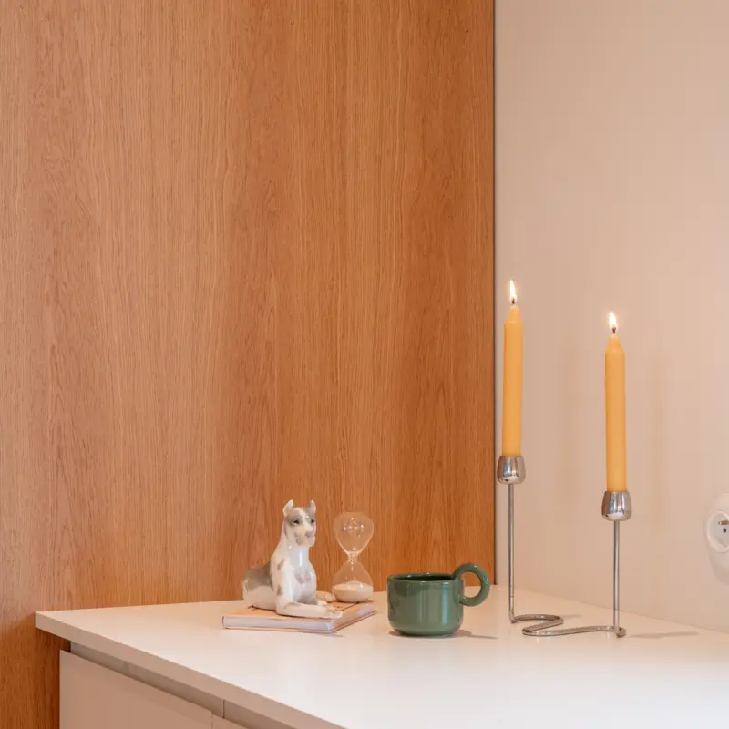 What features do wood‑effect, white and black IKEA BESTÅ fronts have?