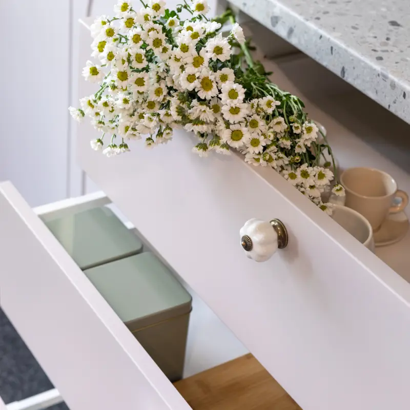 Can fronts from other brands be used with the BESTÅ system?
