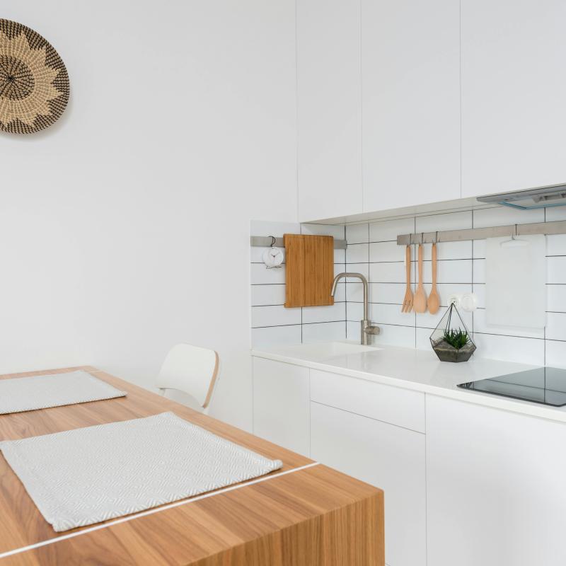 Jak wybrać idealny kolor frontów kuchennych do stylu skandynawskiego?