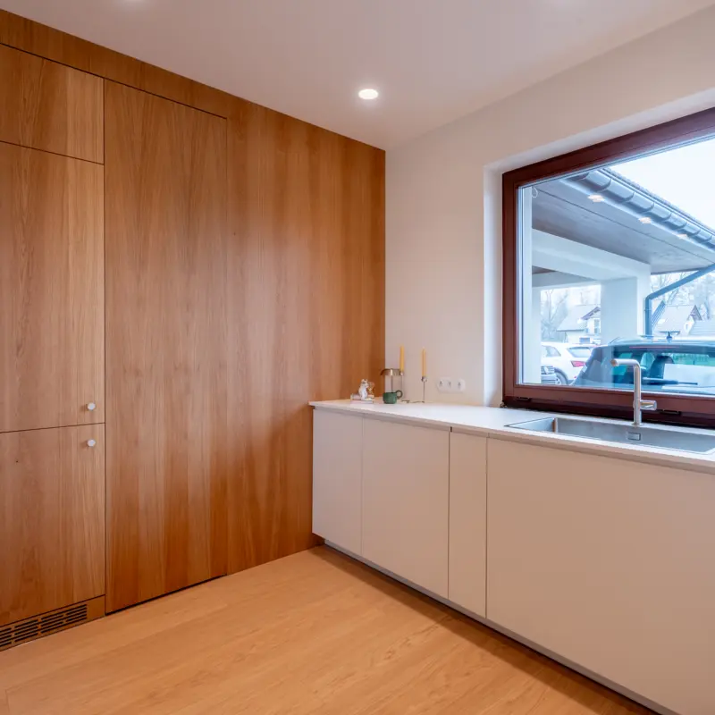 How to combine veneered and lacquered fronts in one kitchen?
